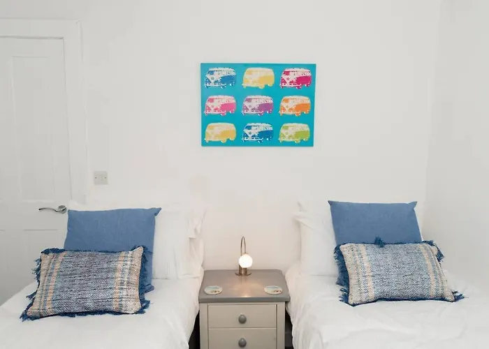 Modern House In Looe, Near Beach And Bars With Great Views And Free Access To A Nearby Indoor Swimming Pool