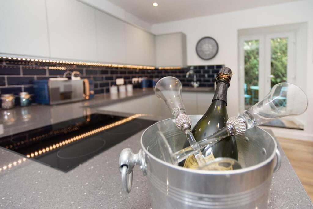 Modern House In Looe, Near And Bars With Great Views And Free Access To A Nearby Indoor Swimming Pool Casa vacanze *