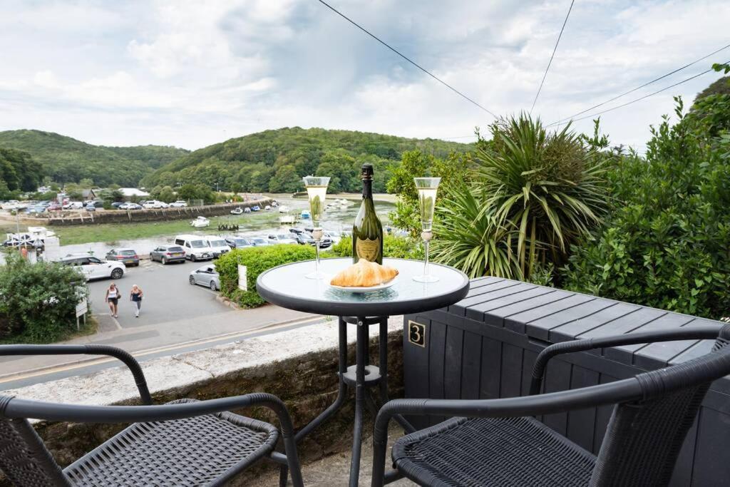 Modern House In Looe, Near And Bars With Great Views And Free Access To A Nearby Indoor Swimming Pool Looe