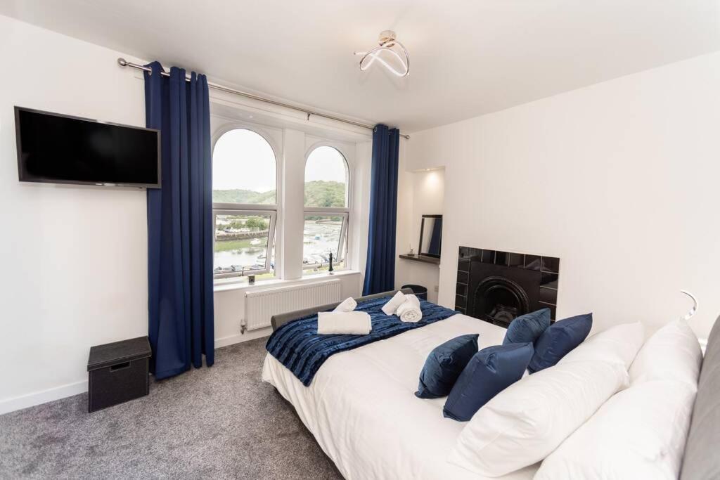 Modern House In Looe, Near And Bars With Great Views And Free Access To A Nearby Indoor Swimming Pool * Looe