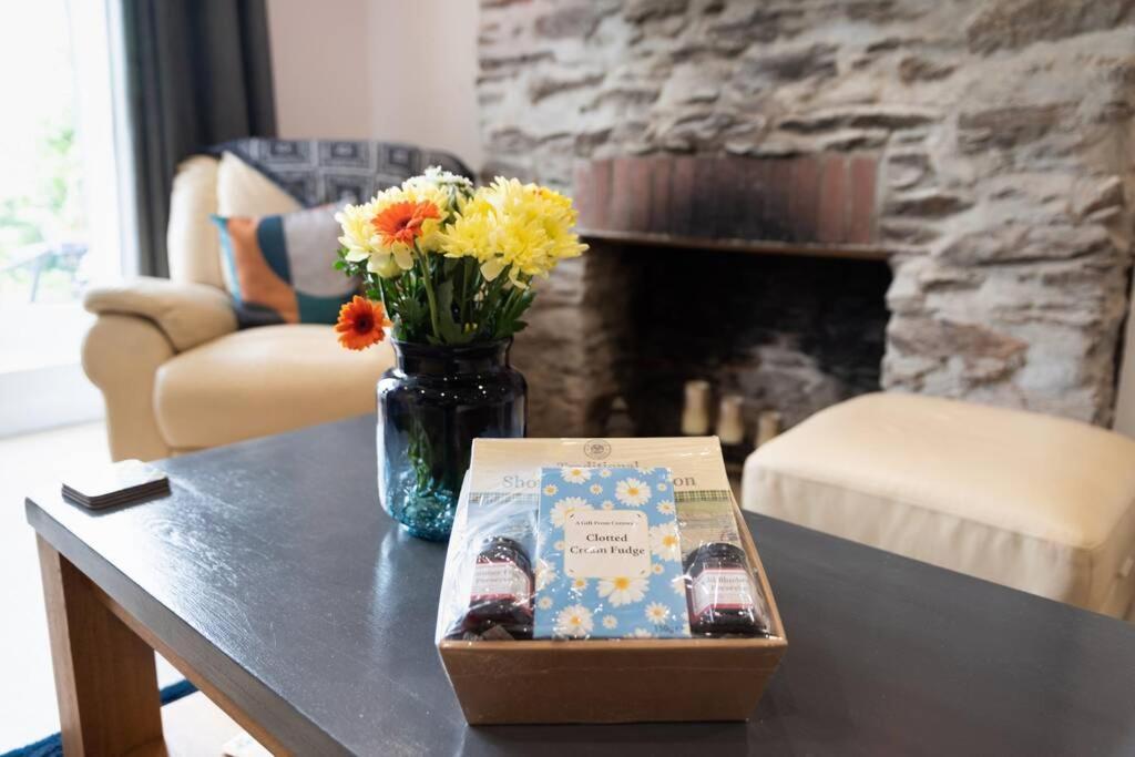 Modern House In Looe, Near And Bars With Great Views And Free Access To A Nearby Indoor Swimming Pool