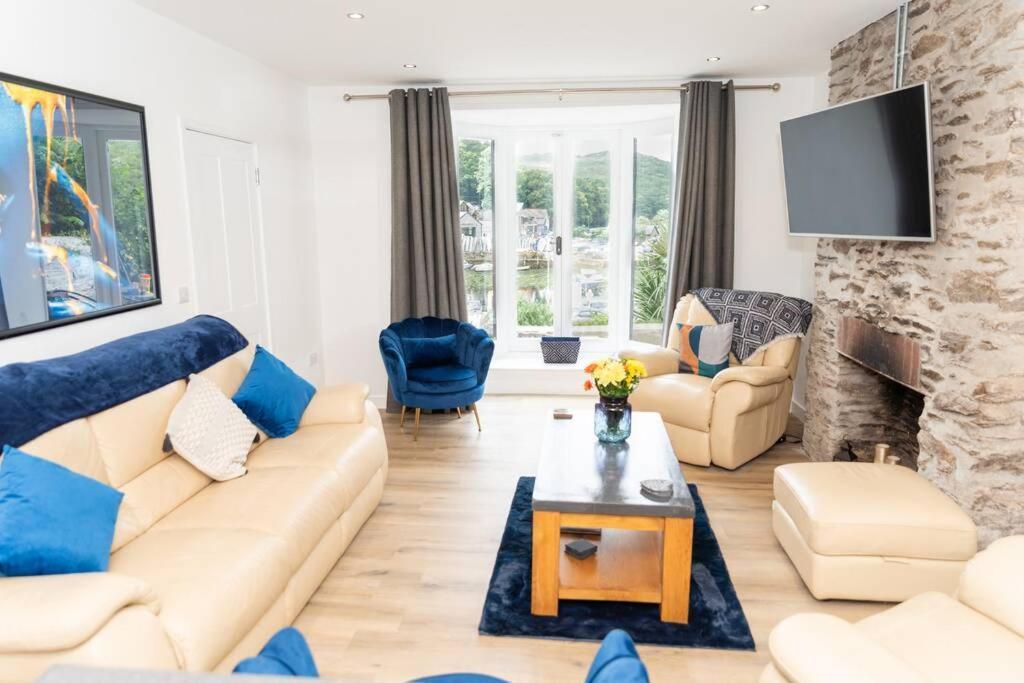 Modern House In Looe, Near And Bars With Great Views And Free Access To A Nearby Indoor Swimming Pool * Looe