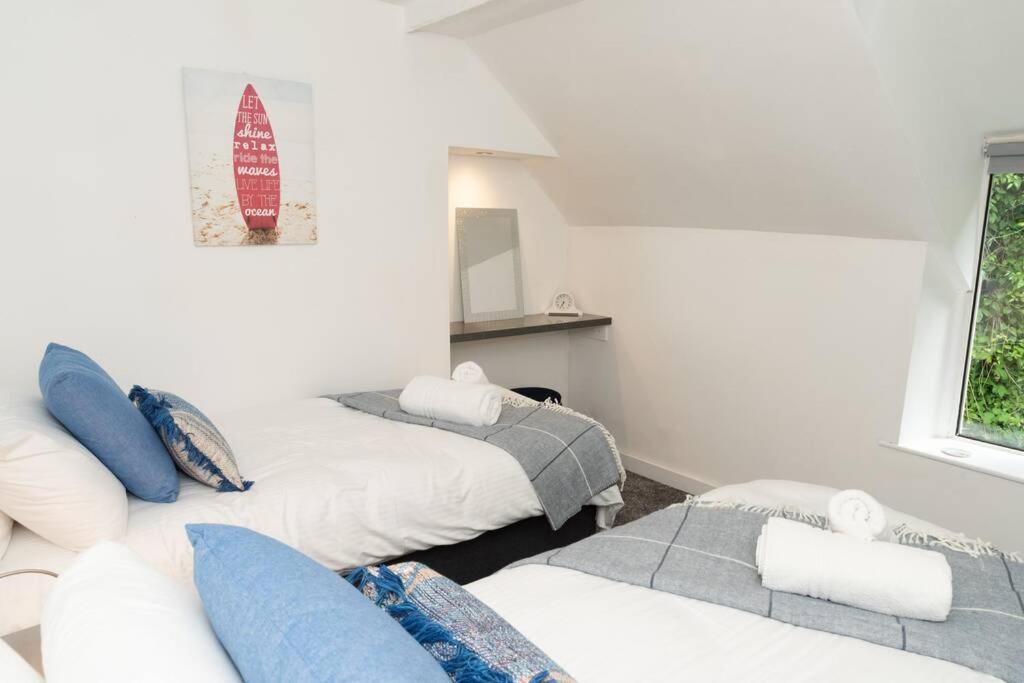 View House: Modern Retreat With Pool Access * Looe